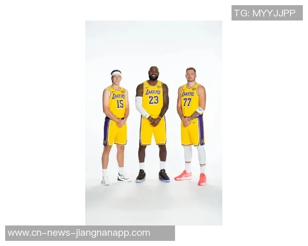 里夫斯谈与詹姆斯东契奇共打球的责任感与自我期许 里夫斯谈与詹姆斯东契奇共打球的责任感与自我期许