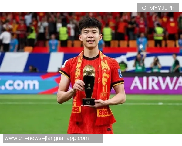 王钰栋19岁生日庆祝照曝光本赛季30场斩获12球荣膺本土射手王 王钰栋19岁生日庆祝照曝光本赛季30场斩获12球荣膺本土射手王