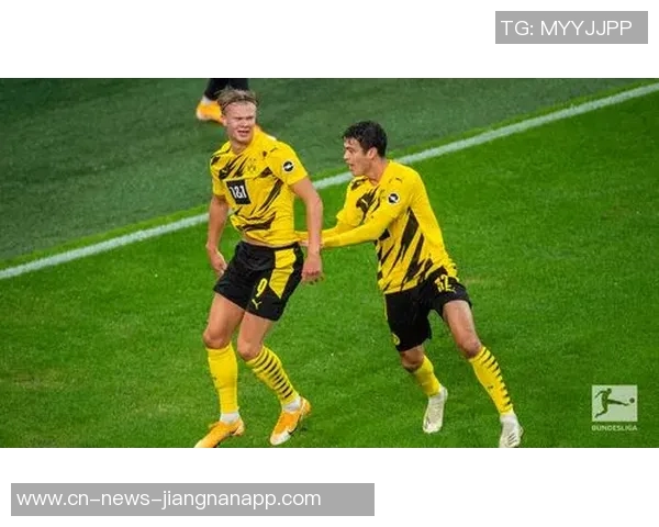 哈兰德社交媒体分享英伦风格穿搭绿色帽子搭配马甲尽显绅士魅力